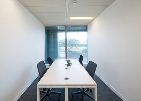 Office Space Breakspear Park - Image 4