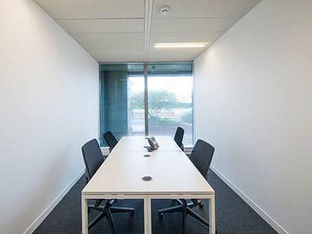 Office Space Breakspear Park - Image 4