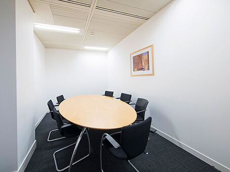 Office Space Breakspear Park - Image 10