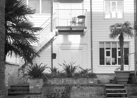 Office Space Studio Inn - Image 1