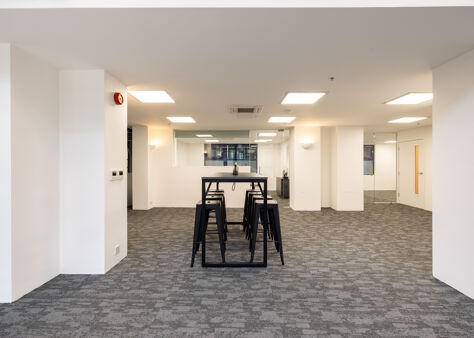 Office Space Knot House - Image 11