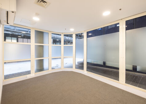 Office Space Knot House - Image 18