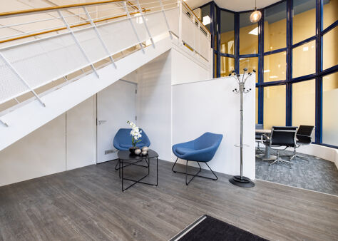 Office Space Knot House - Image 9