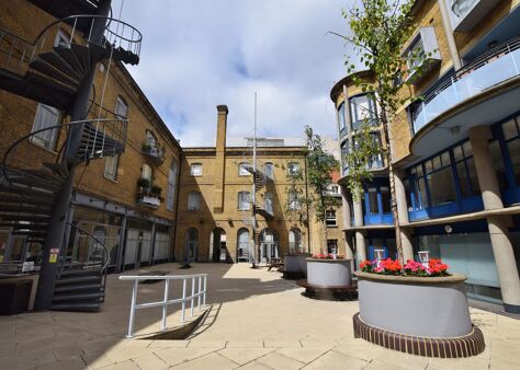 Office Space Knot House - Image 2