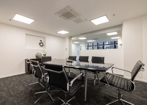 Office Space Knot House - Image 14