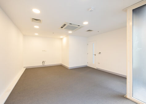 Office Space Knot House - Image 20