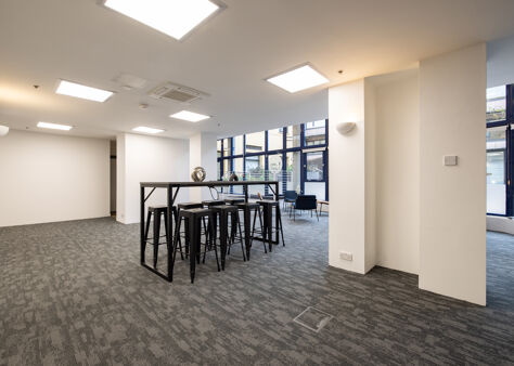 Office Space Knot House - Image 7