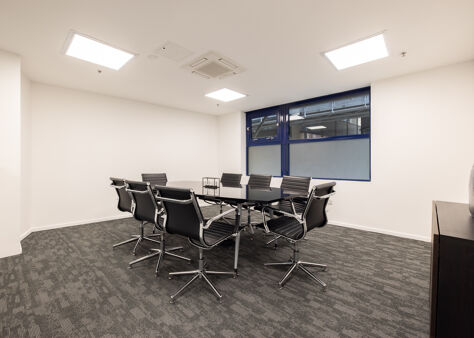 Office Space Knot House - Image 13