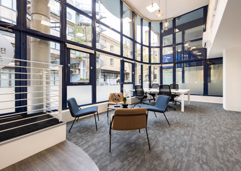 Office Space Knot House - Image 8