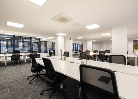 Office Space Knot House - Image 5