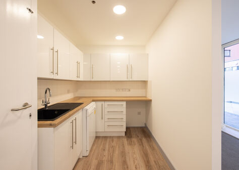 Office Space Knot House - Image 19