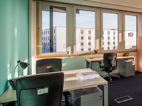 Office Space Bath Road - Image 4