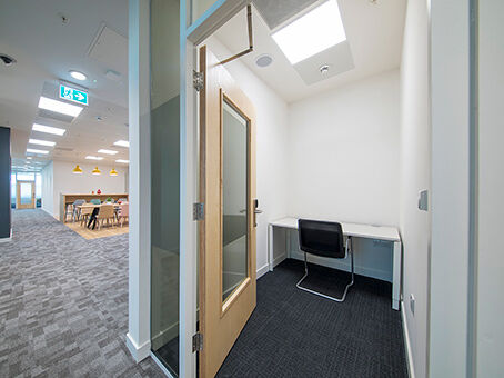 Office Space Heathrow, Terminal 3 - Image 4