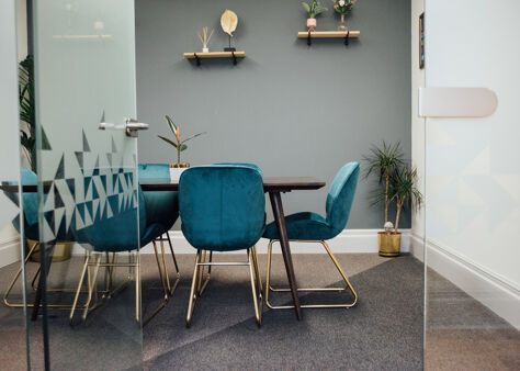 Office Space Leeming Building - Image 5