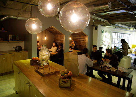 Office Space 2 Bath Place - Image 3