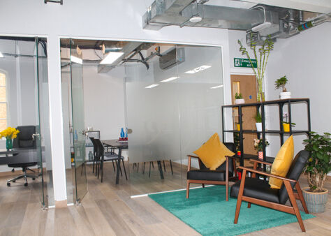 Office Space 2 Bath Place - Image 4