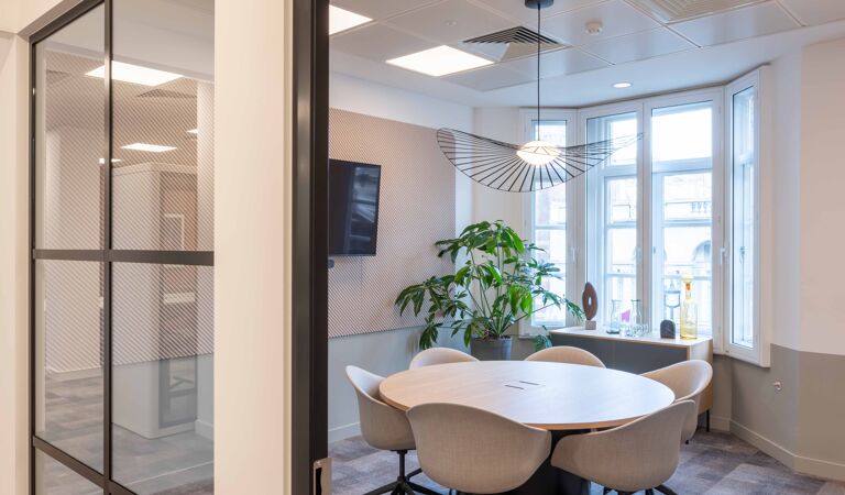 Office Space 175 Piccadilly  - Image 2