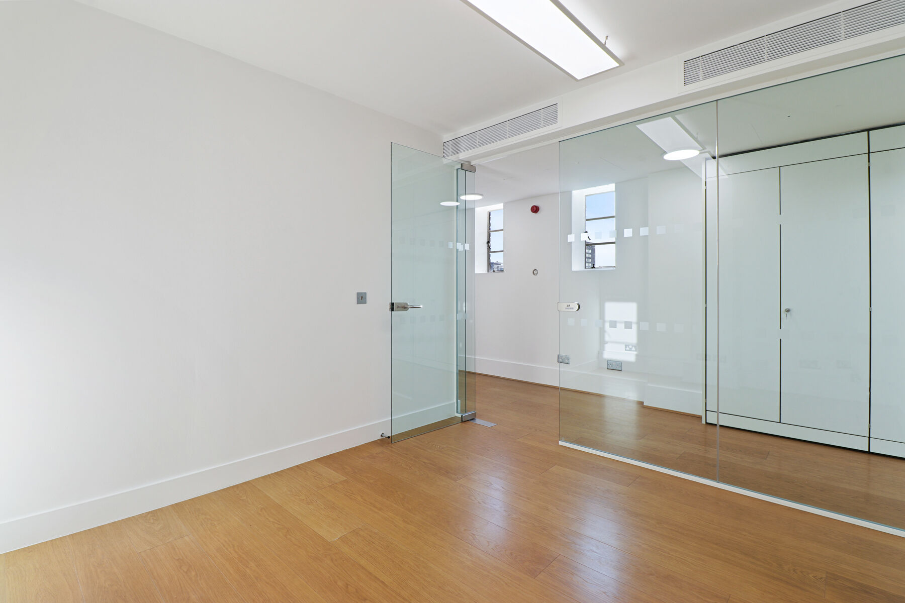 Office Space 9 Argyll Street - Image 11