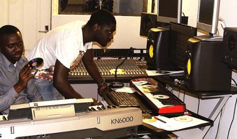 Office Space Tottenham - Image 2