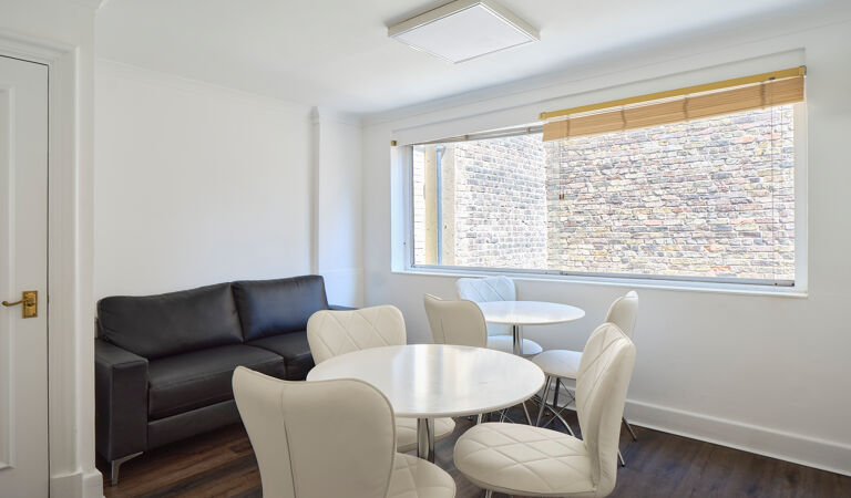 Office Space 37 Queen Anne Street  - Image 3