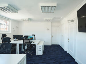 Office Space 37 Queen Anne Street  - Image 4