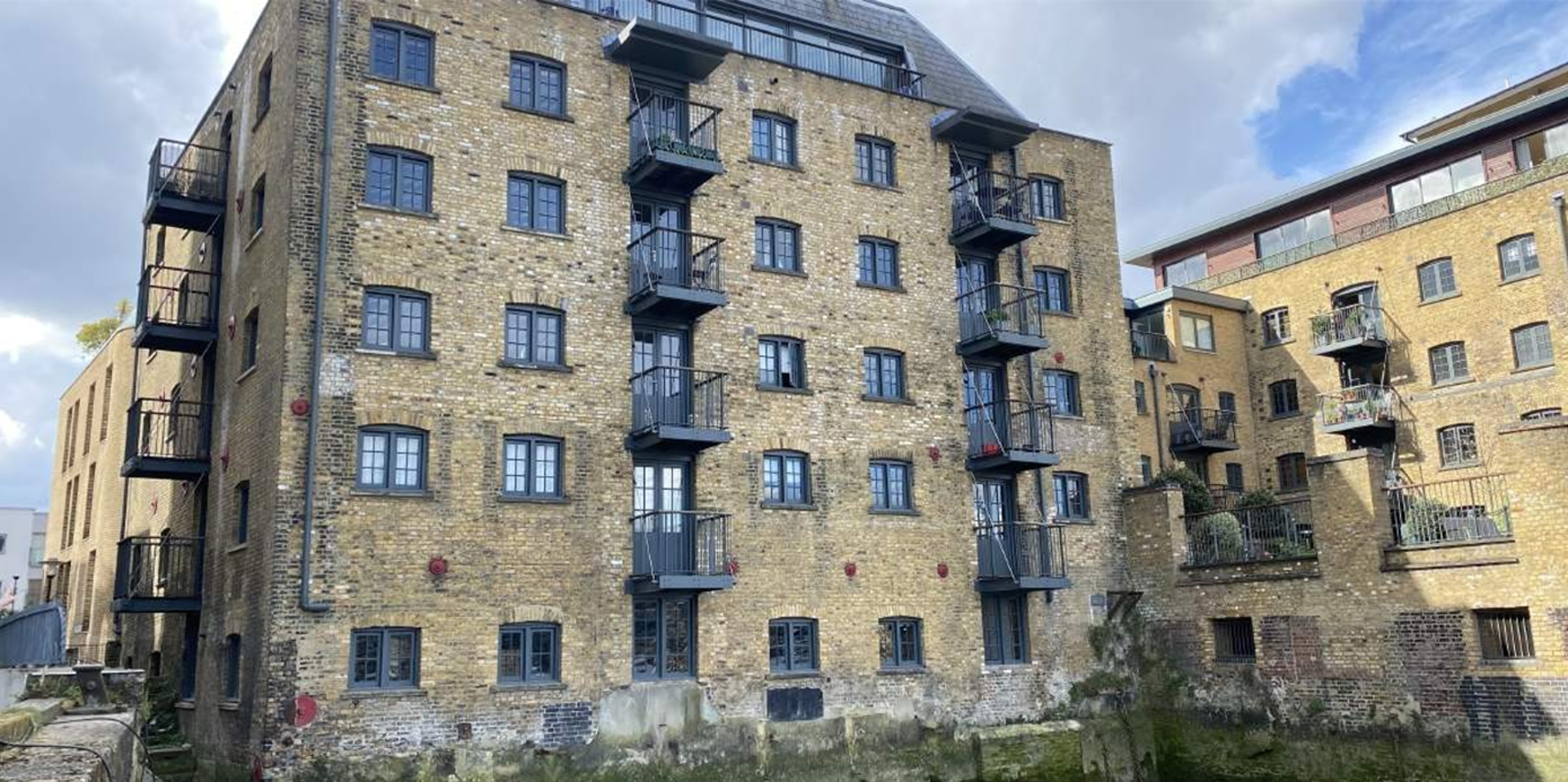 Office Space Tempus Wharf - Image 1