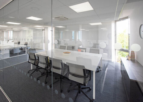 Office Space Crown House - Image 14