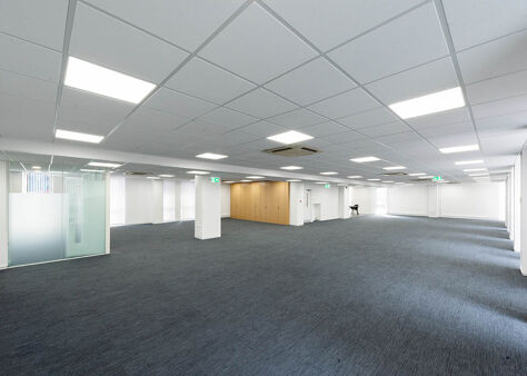 Office Space Crown House - Image 26