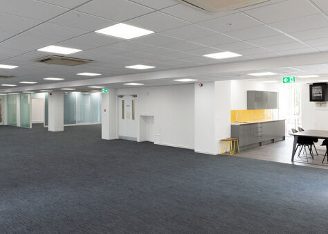 Office Space Crown House - Image 23