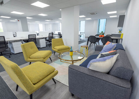 Office Space Crown House - Image 15