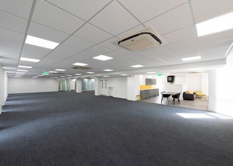 Office Space Crown House - Image 22