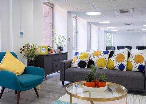 Office Space Crown House - Image 2