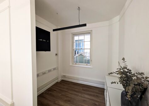 Office Space Kingsway - Image 10