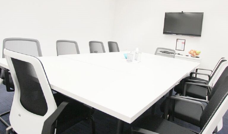 1 Royal Exchange Avenue