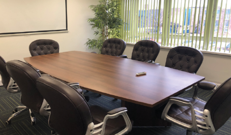 Office Space Roger House - Image 3