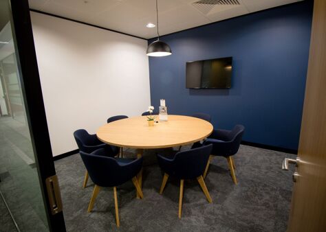 Office Space Reading - Image 4