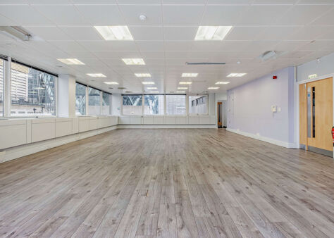 Office Space Valiant House - Image 3