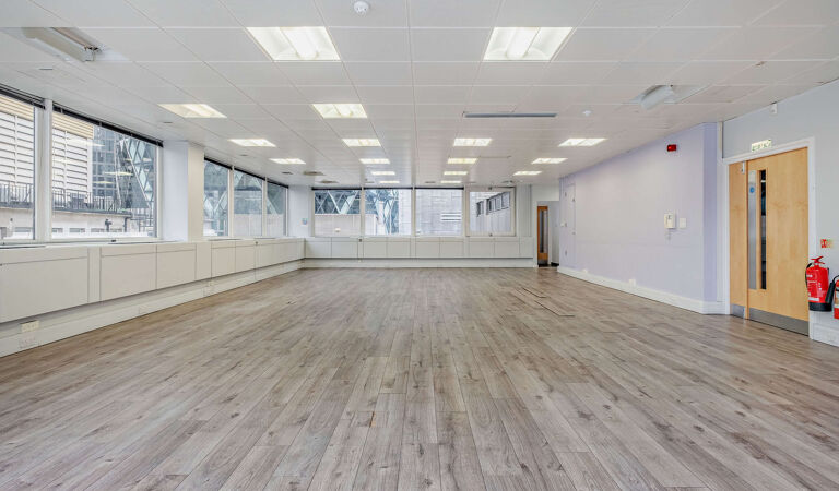 Office Space Valiant House - Image 3