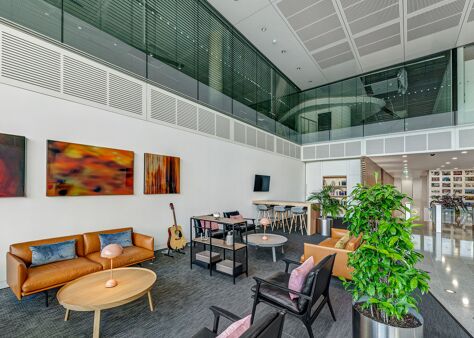 Office Space Chiswick Park - B4 - Image 2