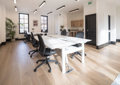 Office Space 42-43 Maiden Lane - Image 11