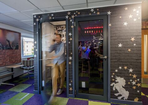 Office Space DeskLodge House - Image 4