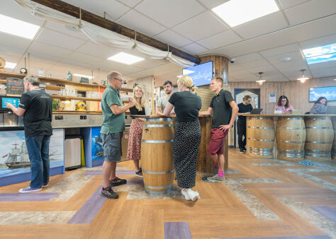 Office Space DeskLodge House - Image 5