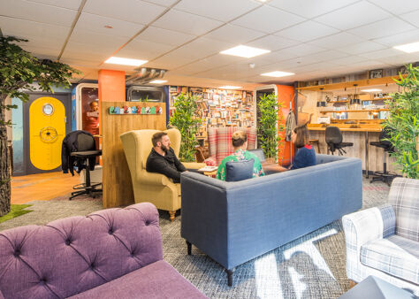 Office Space DeskLodge House - Image 10