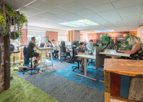 Office Space DeskLodge House - Image 9