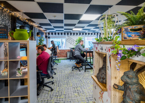 Office Space DeskLodge House - Image 3