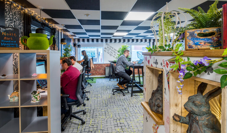 Office Space DeskLodge House - Image 3