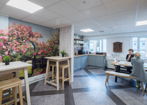 Office Space DeskLodge House - Image 2