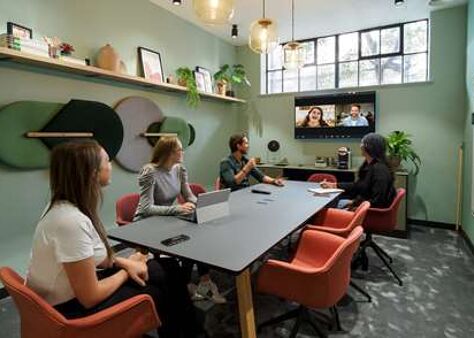 Office Space Peer House - Image 6