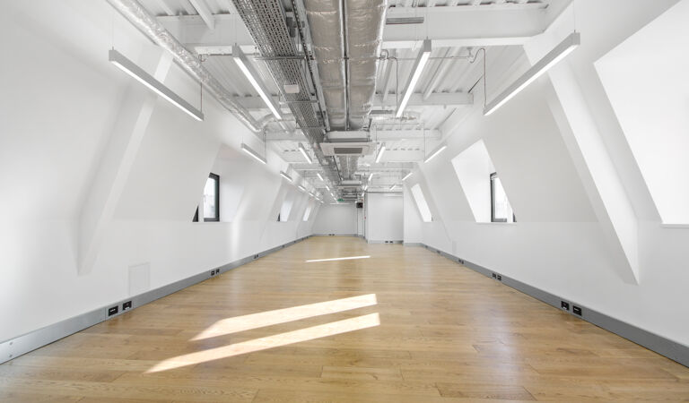 Office Space Peer House - Image 3