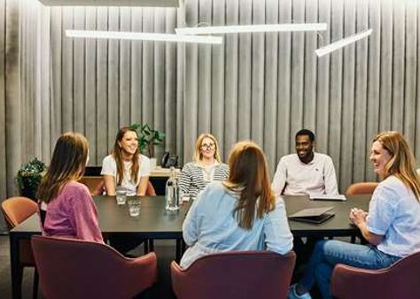 Office Space Peer House - Image 7